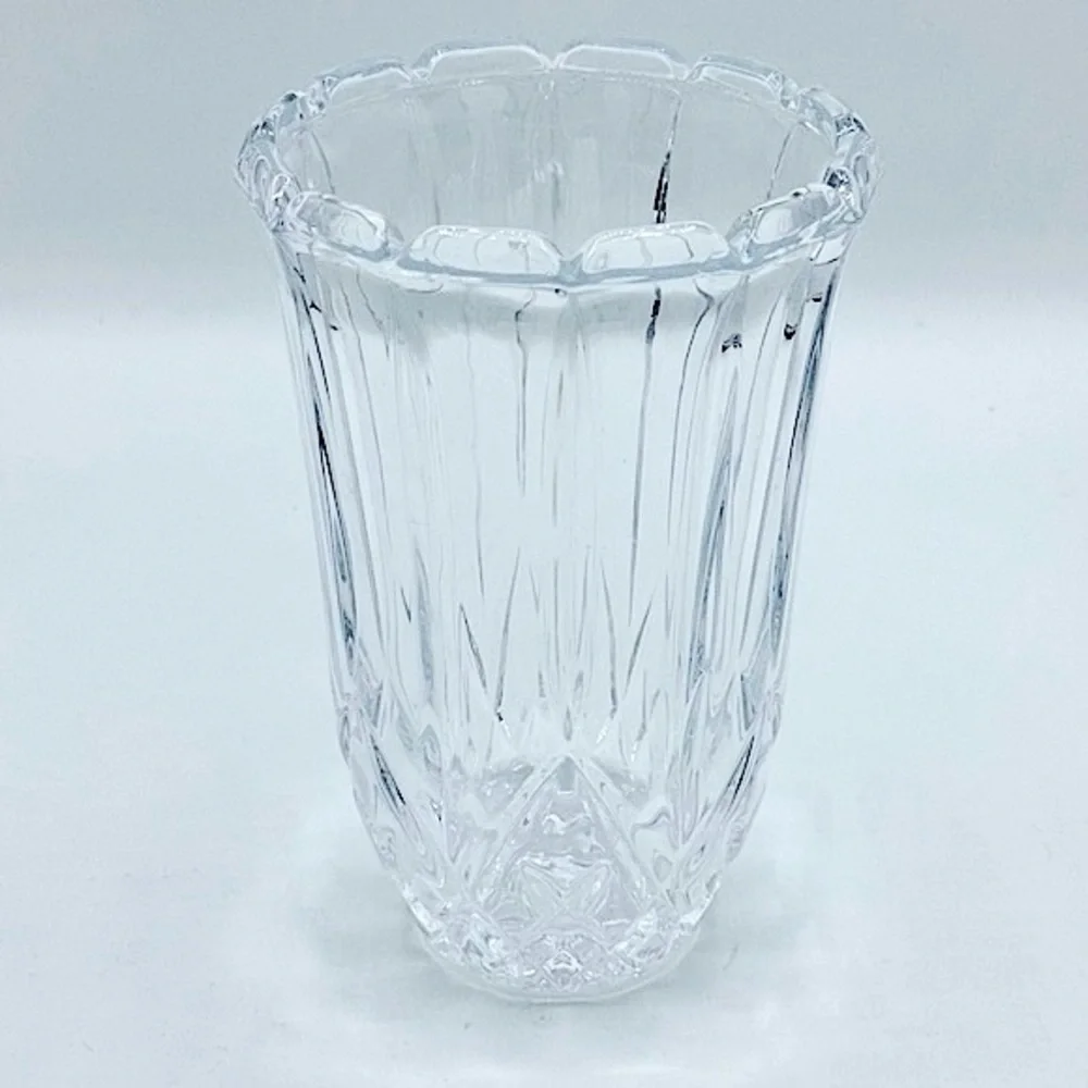 Very Pretty Crystal Vase, Excellent Condition.‎